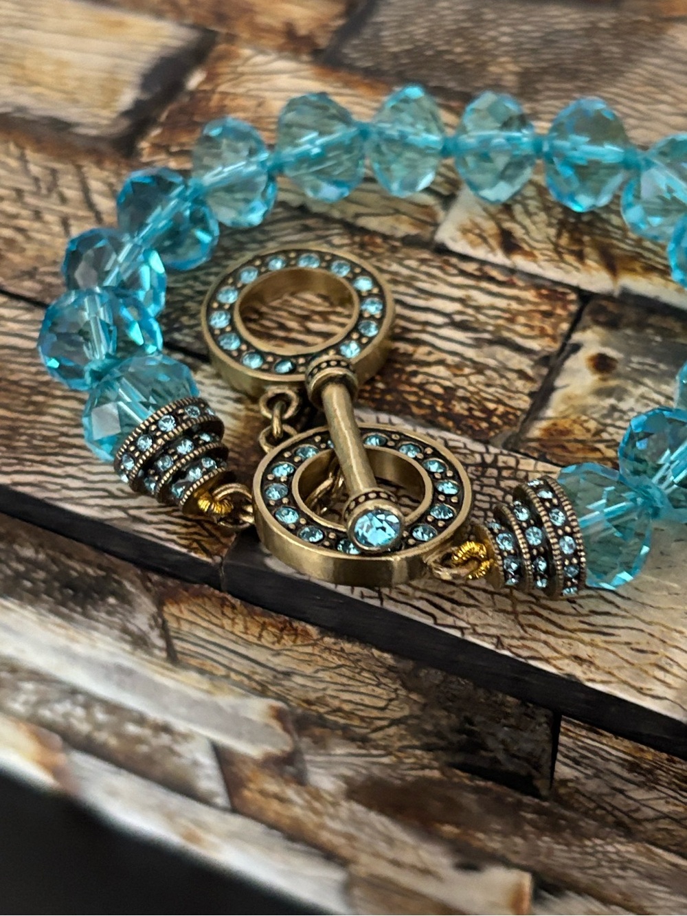 NWT Heidi Daus Translucent Turquoise Faceted Bead Toggle Vintage Bracelet - Picture 9 of 12